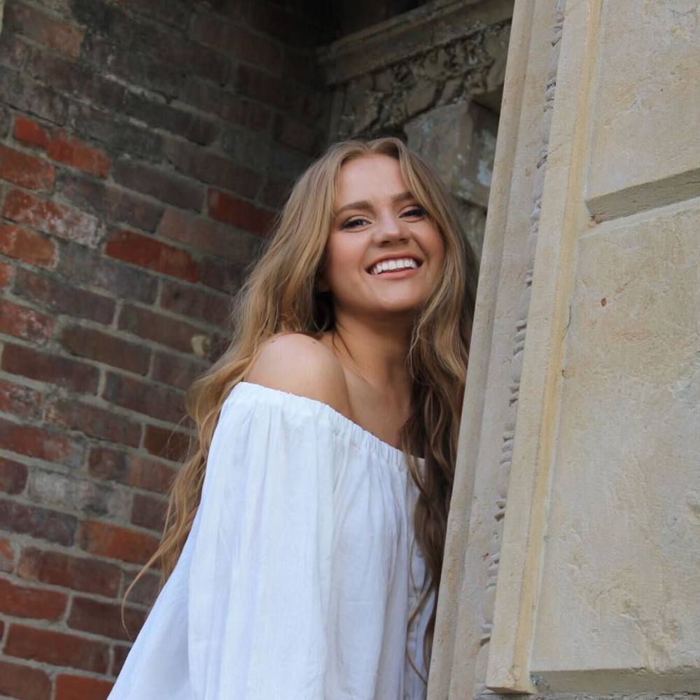 Meet your Posher, Alisa